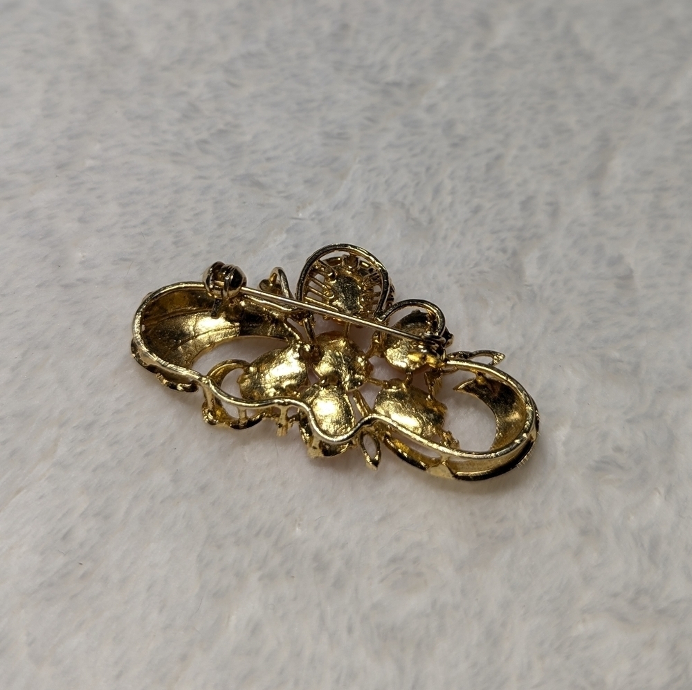 Vintage Goldtone and Faux Coral Cabochon Brooche - Picture 4 of 6